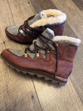Sorel Women's Burgundy Leather & Gray Felt Shearling Lace-Up Winter Boots